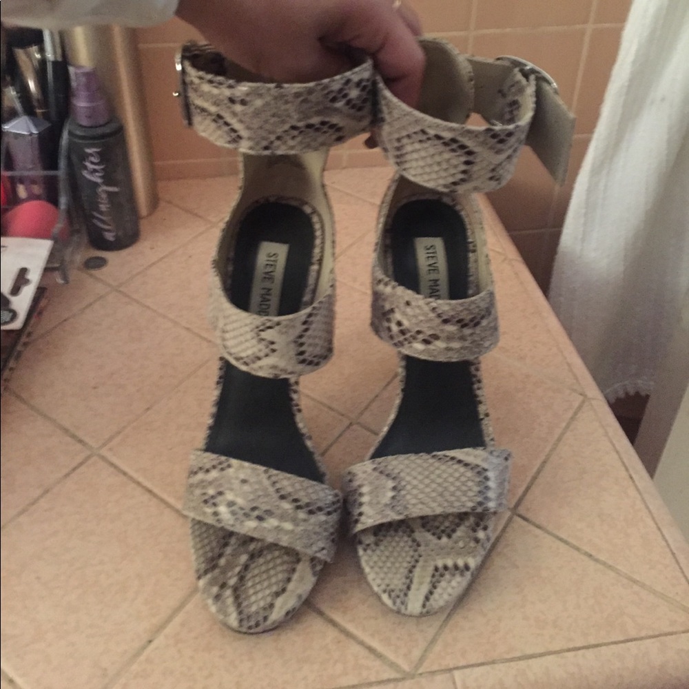 STEVE MADDEN SNAKE SKIN HIGH HEELS. New