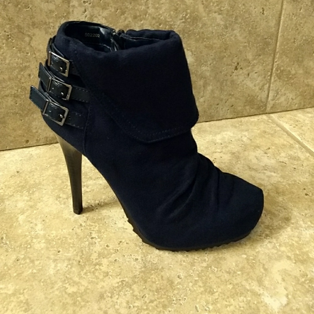 Charlotte Ruse New sexy navy booties