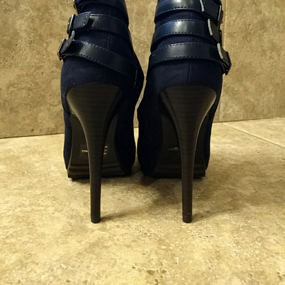 Charlotte Ruse New sexy navy booties - Picture 5 of 5