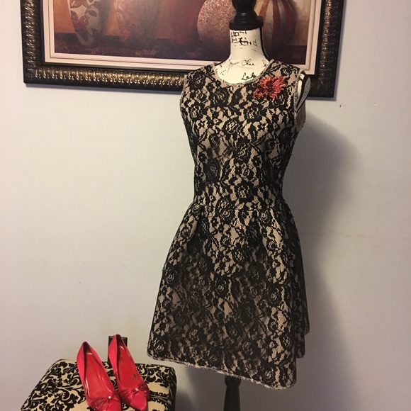 H&M nude and black lace dress size 14 nwot - Picture 3 of 3