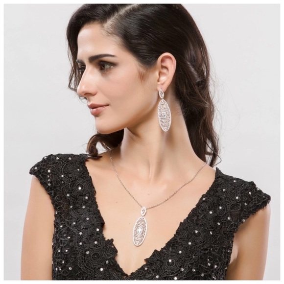 🎁 Swarovski Crystals The Acima Oval Necklace - Picture 5 of 5