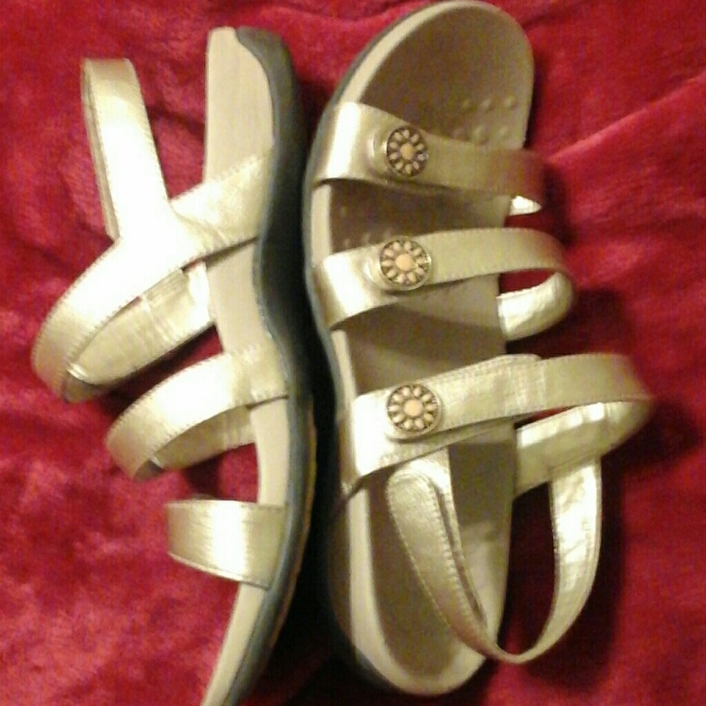 Vionic 7M Gold sandles