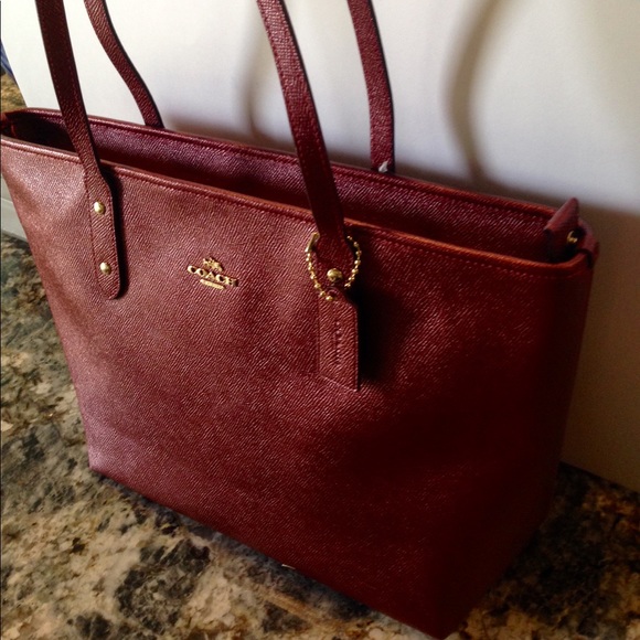 Coach Handbags - NWT Coach Crossgrain Leather City Zip Tote Handbag