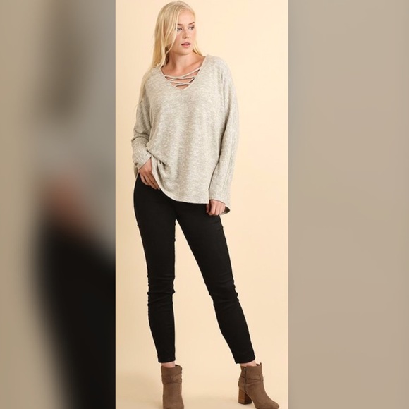 ✅PLUS✅Brooke V-Neck Top w/Crisscrossing Detail - Picture 3 of 4