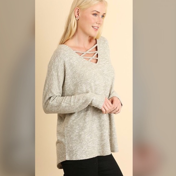 ✅PLUS✅Brooke V-Neck Top w/Crisscrossing Detail - Picture 4 of 4