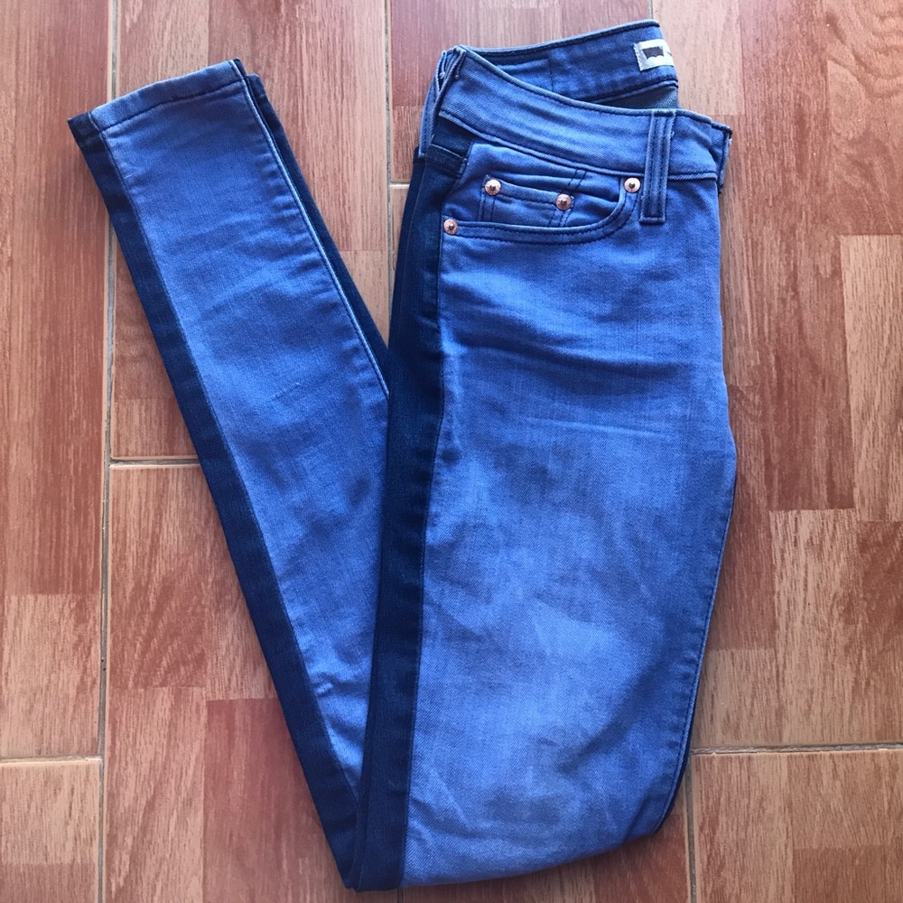 SOLD Levi two toned jeans size 25