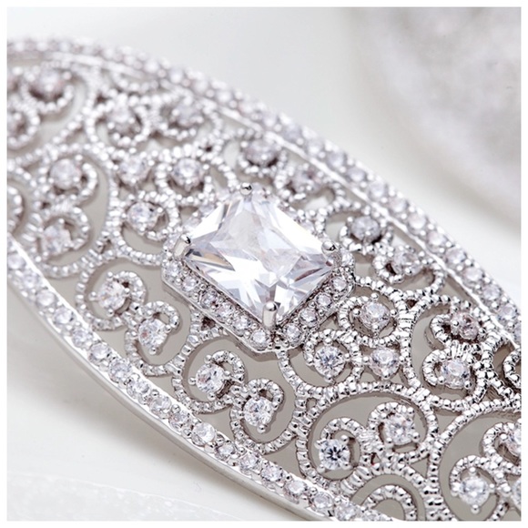 Swarovski Crystals The Acima Earrings S6 - Picture 3 of 5