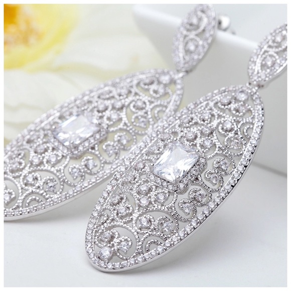 Swarovski Crystals The Acima Earrings S6 - Picture 4 of 5