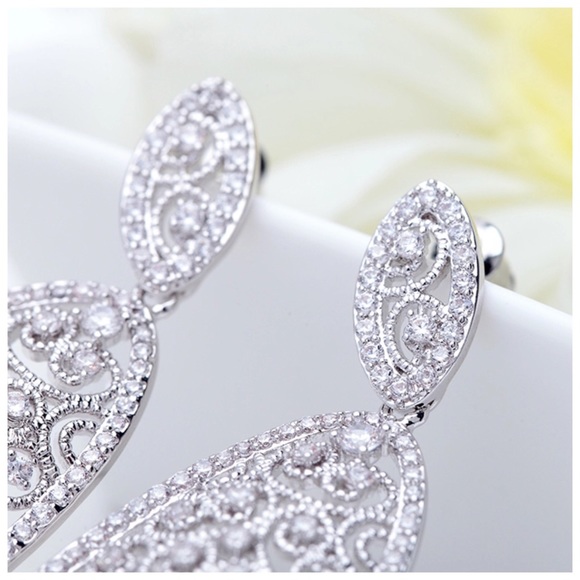 Swarovski Crystals The Acima Earrings S6 - Picture 5 of 5