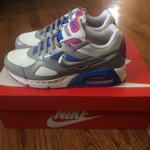NIB Nike Womens Air Max IVO Size 7.5