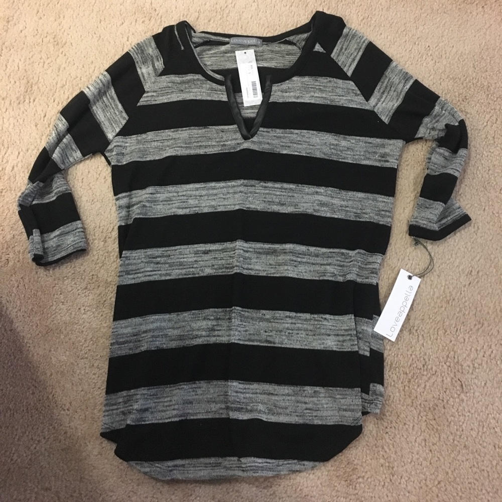 3/4 sleeve black and grey sweater