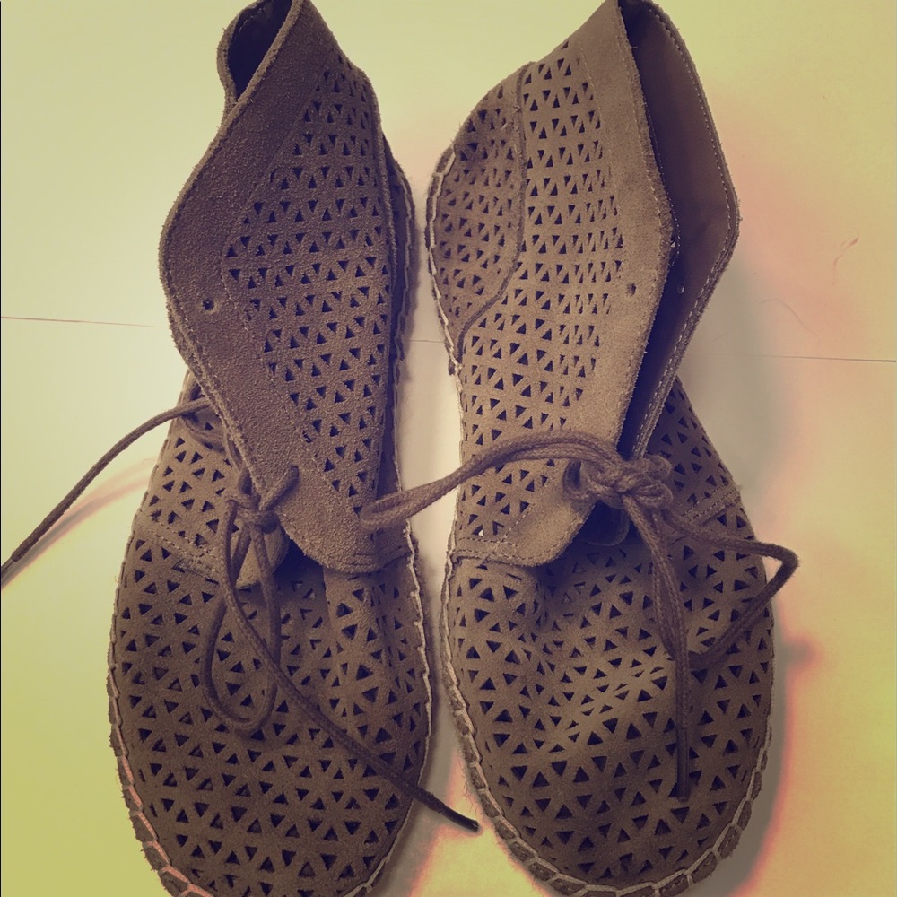 Dolce Vita Tameron Laser Cut espadrilles size 7