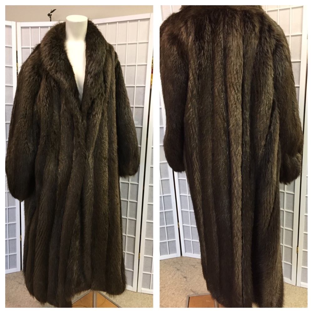 Macy's fur salon woman furcoat long brown size M/L