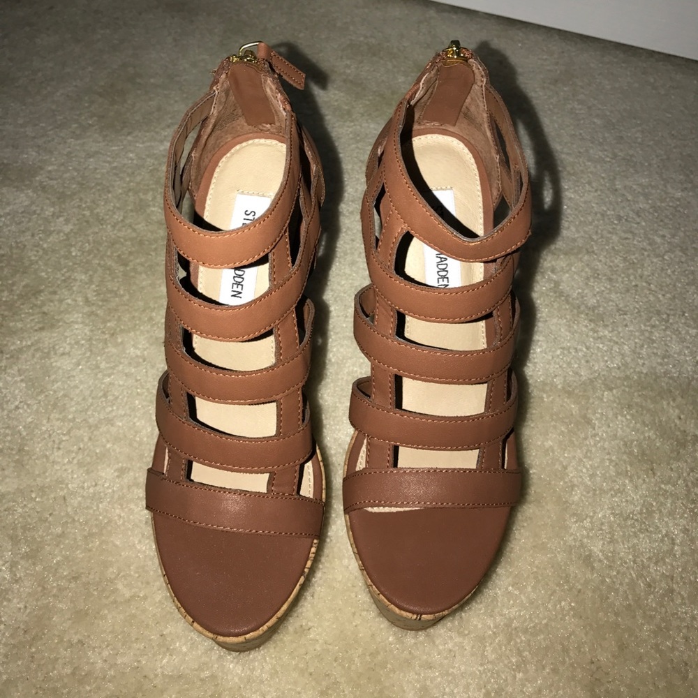 Brand new Steve Madden Brett Wedges. Size 6.5