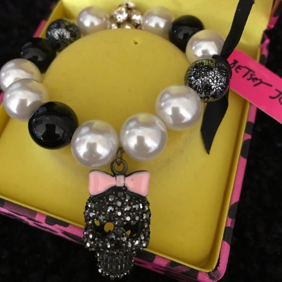 Betsey Johnson Jewelry Betsey Johnson Marquisette Skull Pearl