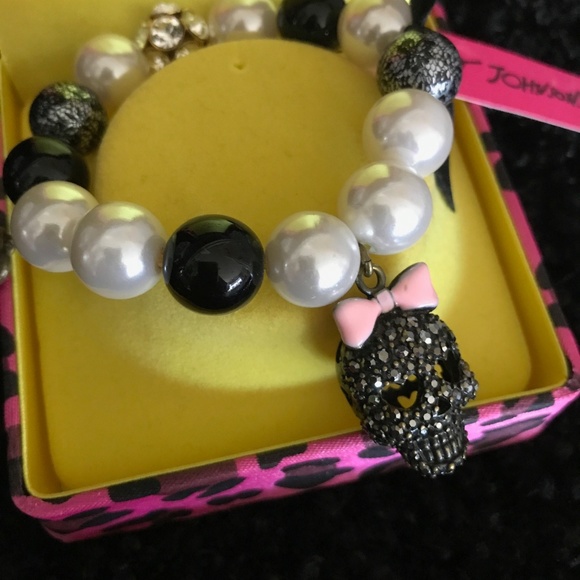 Betsey Johnson Jewelry Betsey Johnson Marquisette Skull Pearl