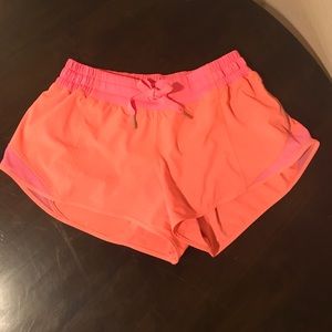 Lululemon Hotty Hot short 2.5" - Size 8