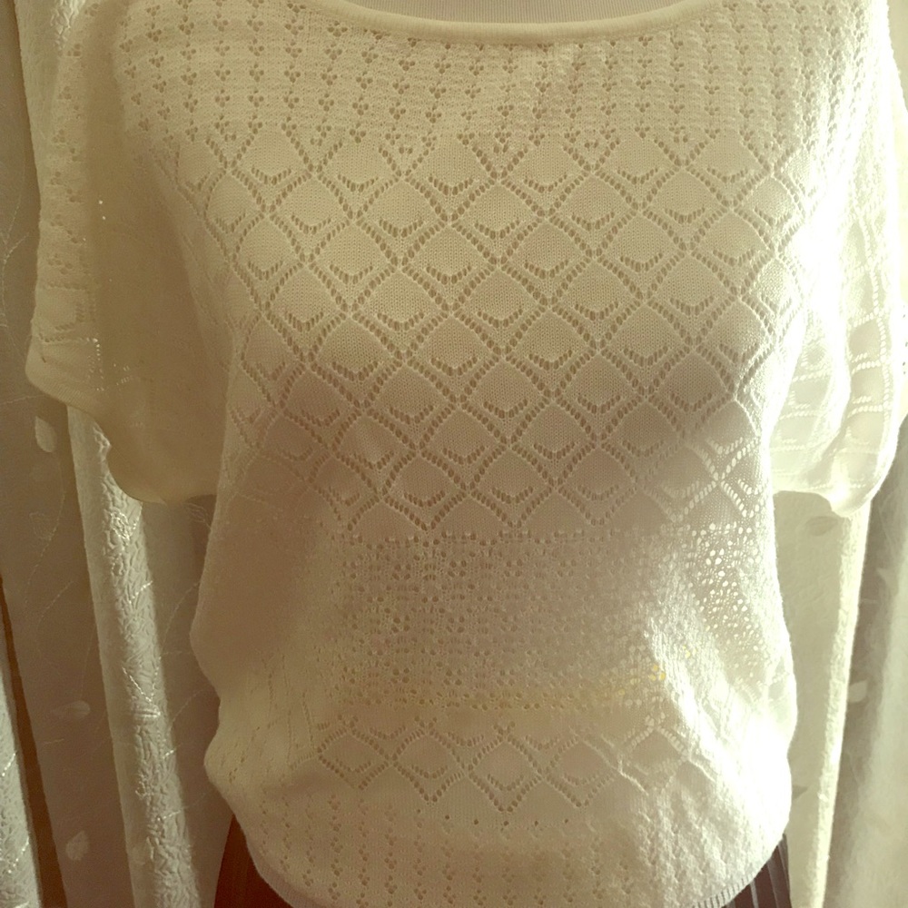 NY&Co. Elegant Ivory Punctured Tee