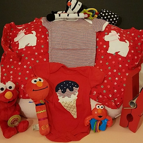 🔴4 Piece Red Onesie Bundle - Picture 1 of 8