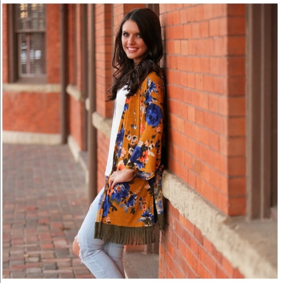 LAST ONE! Boho Chic Fringed Kimono - Picture 2 of 4