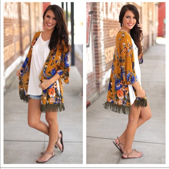 LAST ONE! Boho Chic Fringed Kimono - Picture 4 of 4