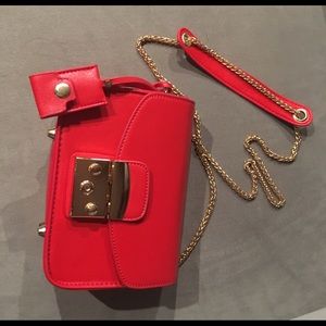 Lock flap crossbody bag with chain