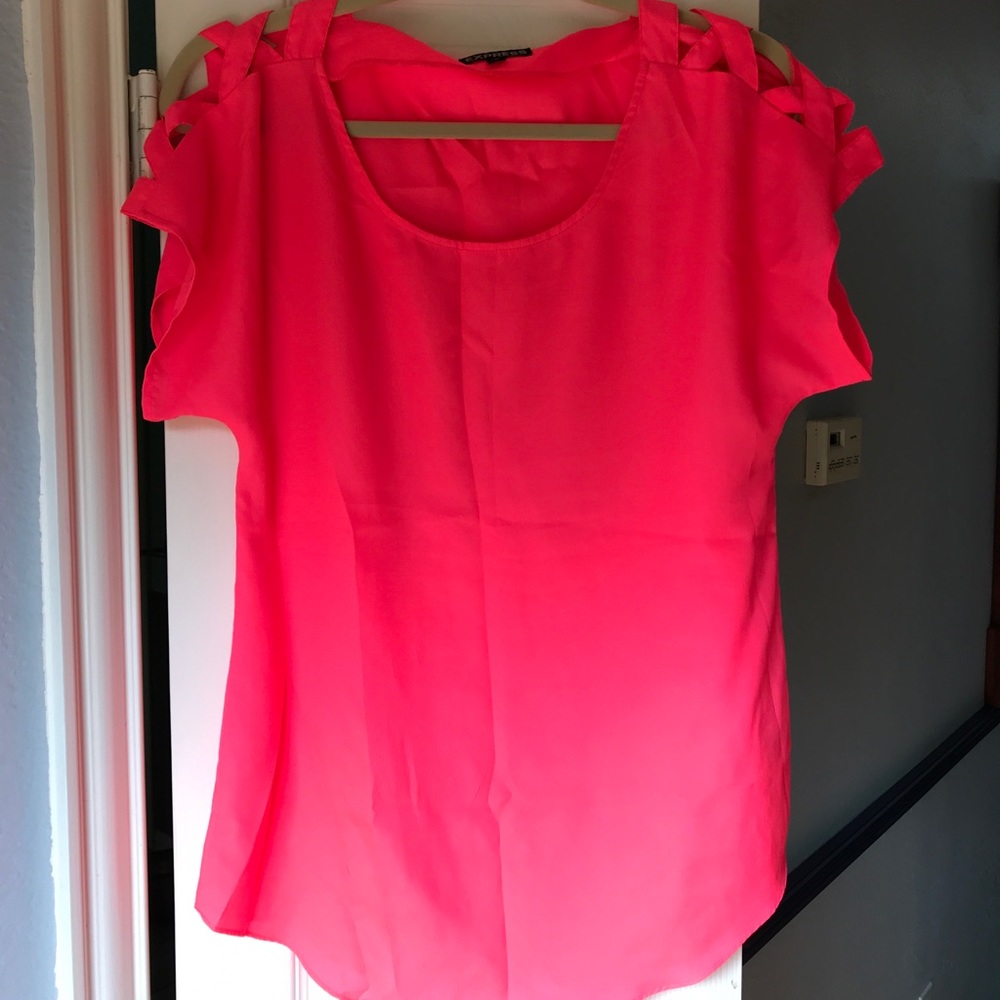 ❤️LAST DAY❤️ Hot pink top with cute shoulders