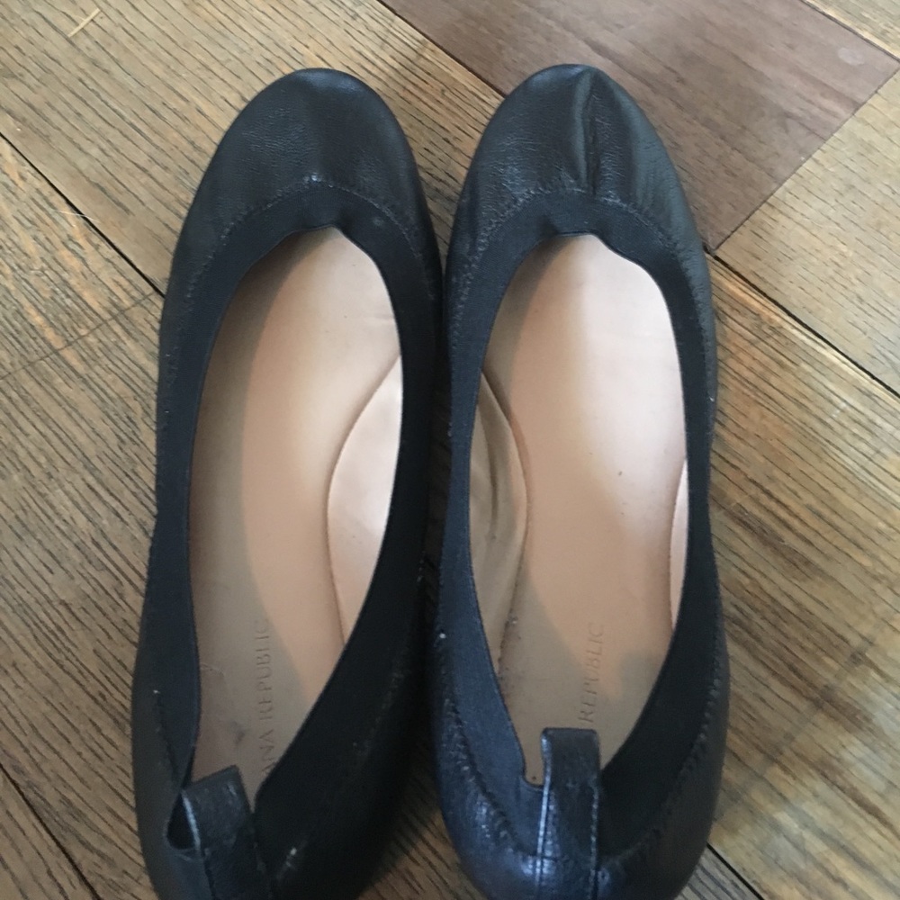 Banana Republic leather flats