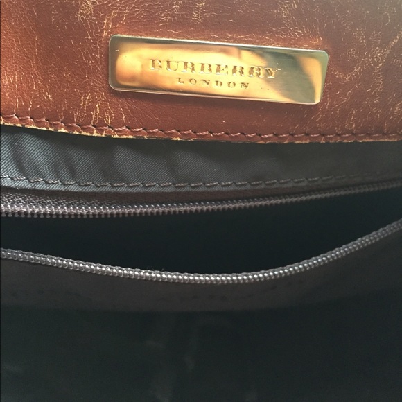 🎊🎉HOST PICKED🎈🎉BURBERRY TOTE🎊 - Picture 4 of 8