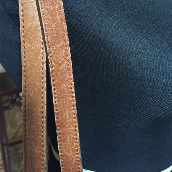 🎊🎉HOST PICKED🎈🎉BURBERRY TOTE🎊 - Picture 6 of 8