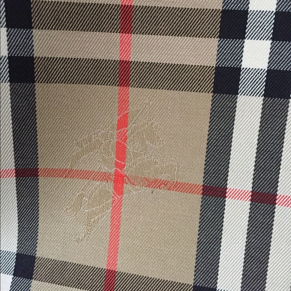 🎊🎉HOST PICKED🎈🎉BURBERRY TOTE🎊 - Picture 3 of 8