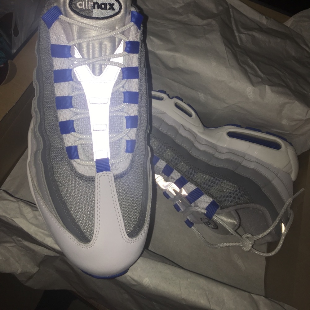 Men’s Air Max - Picture 2 of 3