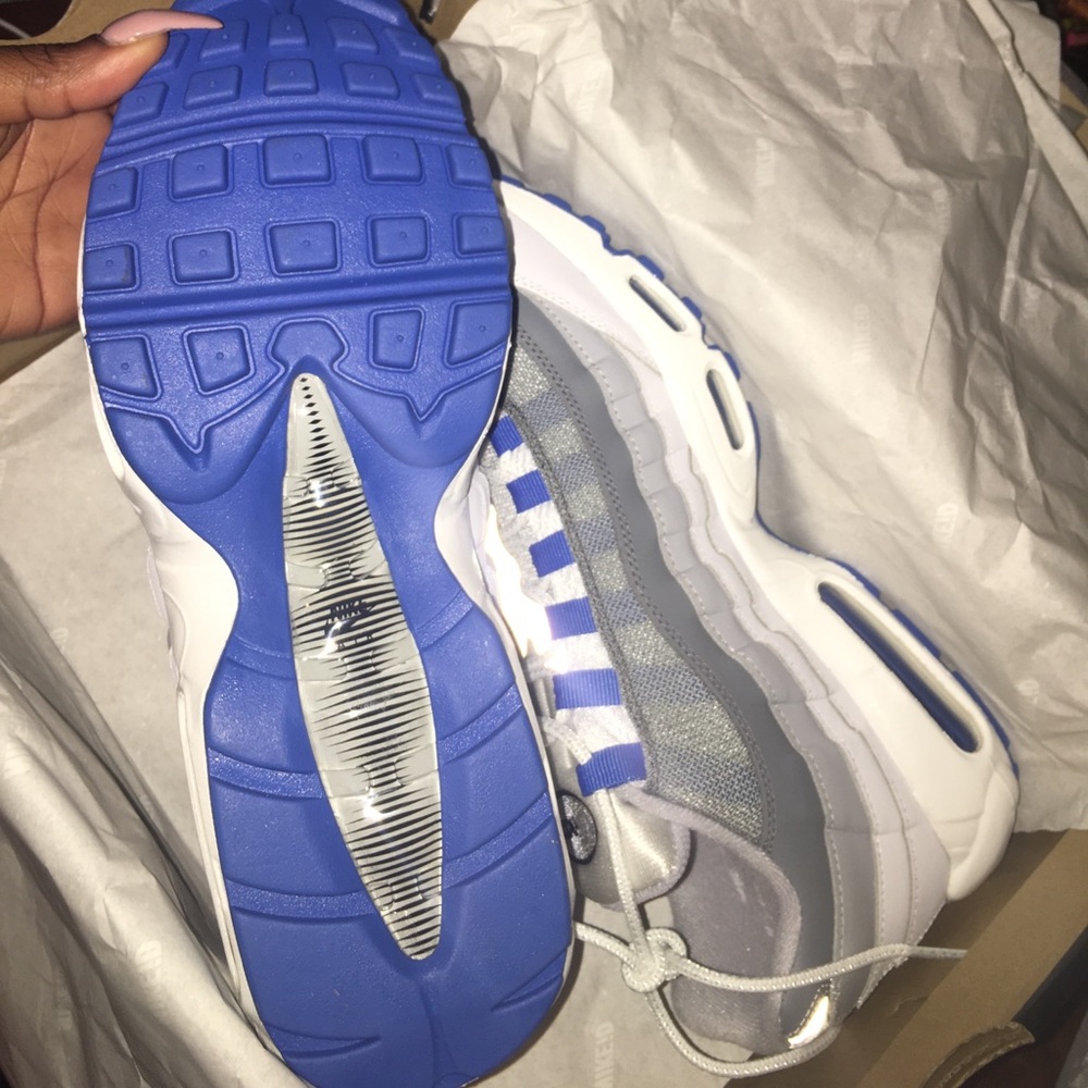 Men’s Air Max - Picture 3 of 3