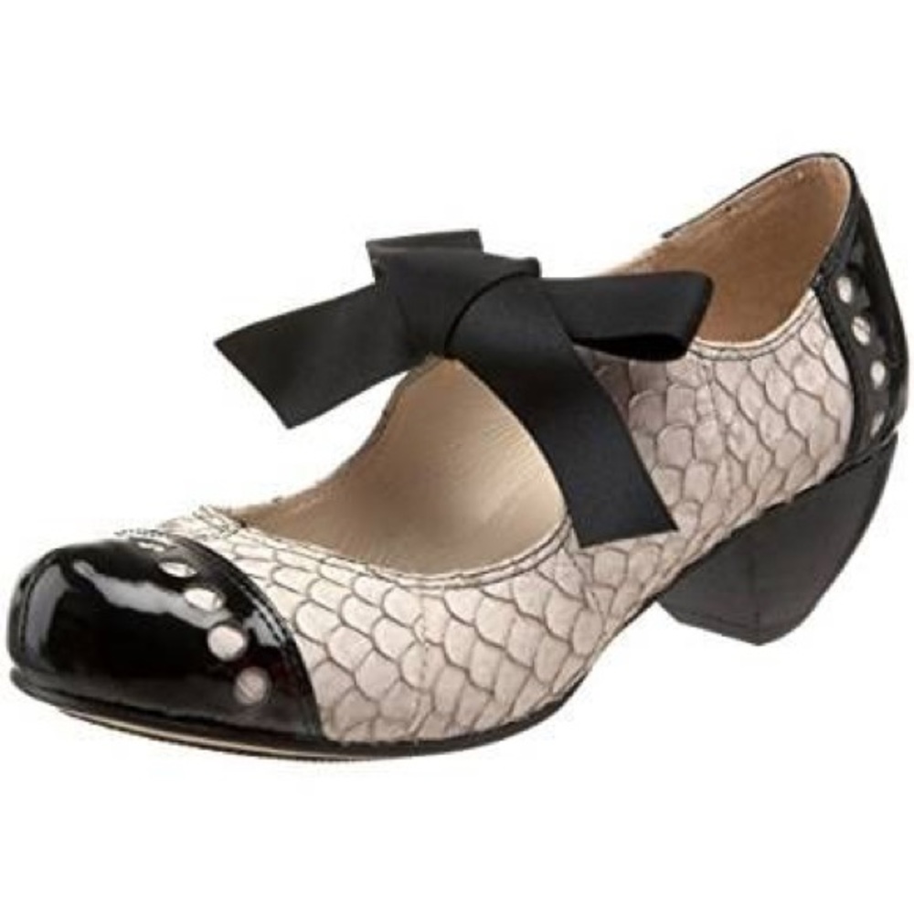 ✨NIB modcloth heels 36 / 6