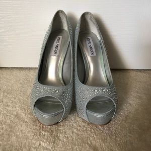 Steve Madden silver high heels Cycile 6.5
