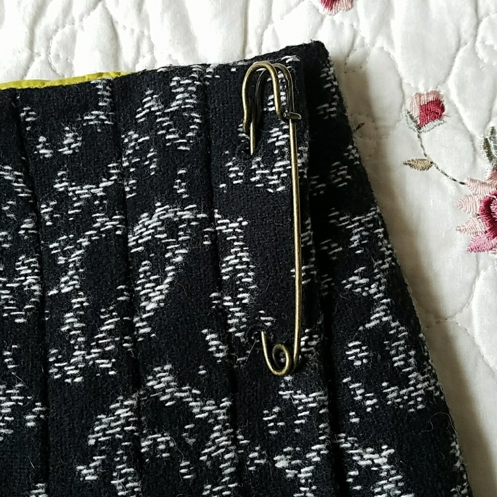 Skirt - Picture 2 of 5