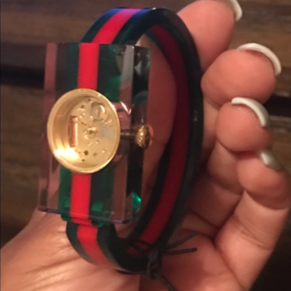👍🏾SOLD👍🏾 Gucci Watch - Picture 2 of 3