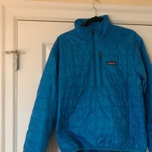 Patagonia men’s bright blue puffer w/ 1/4 zip