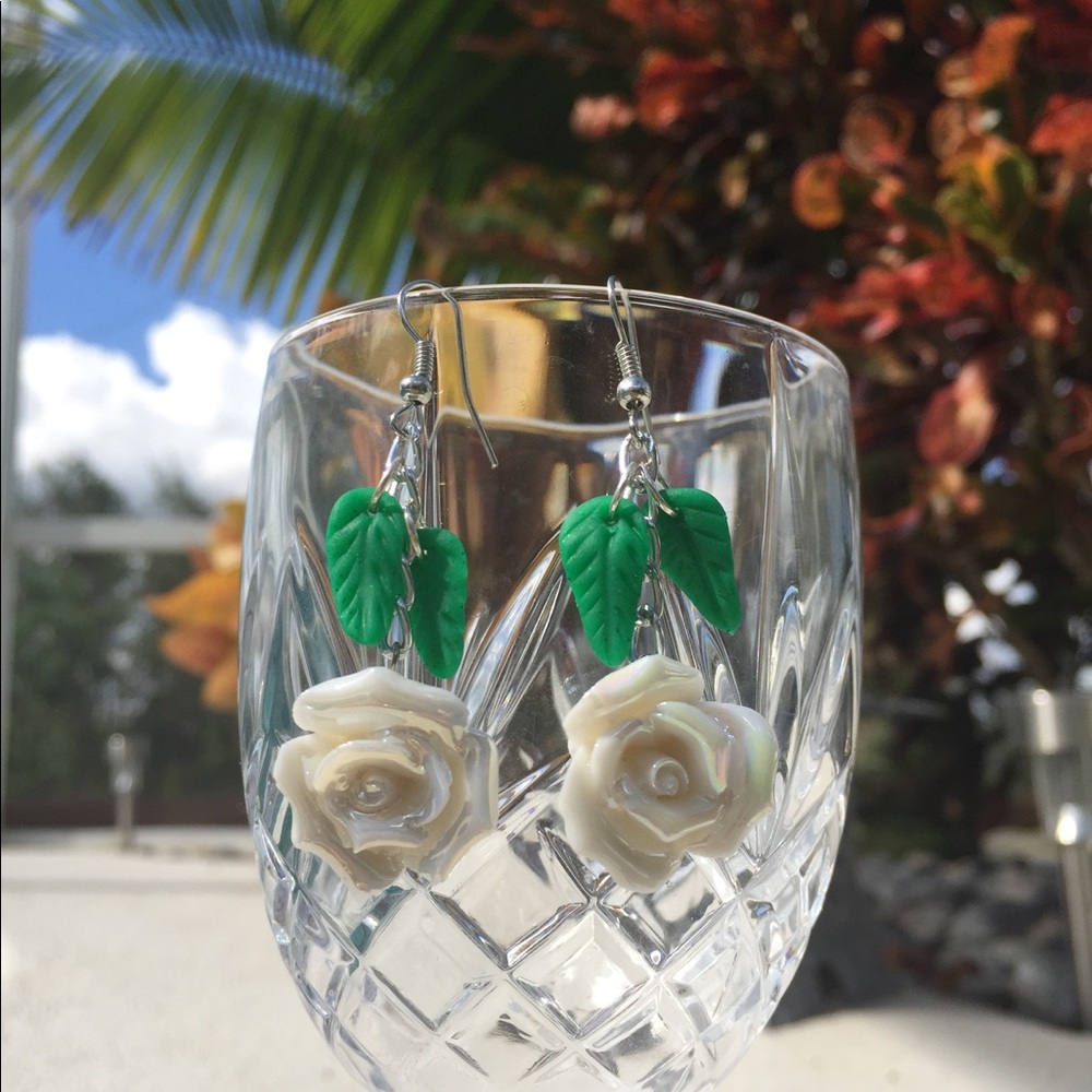 🌹Perl White Earrings 🌹