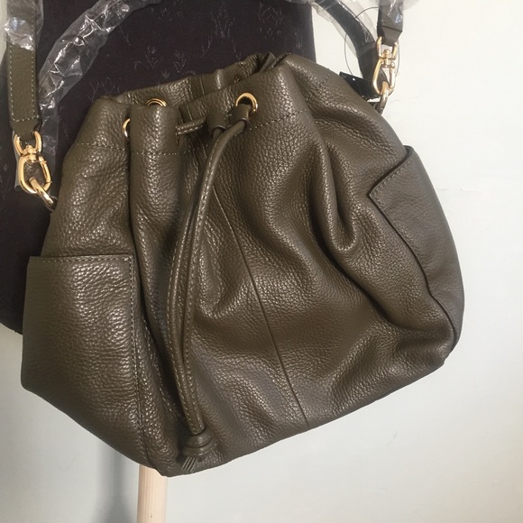 Banana republic LEATHER cross body - Picture 2 of 6