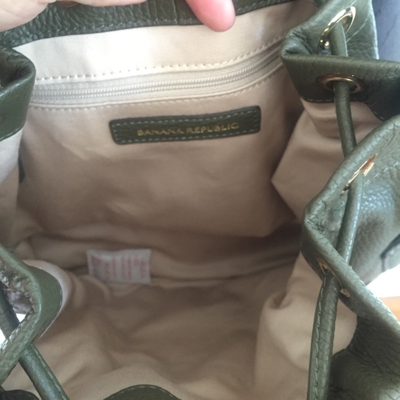 Banana republic LEATHER cross body - Picture 5 of 6