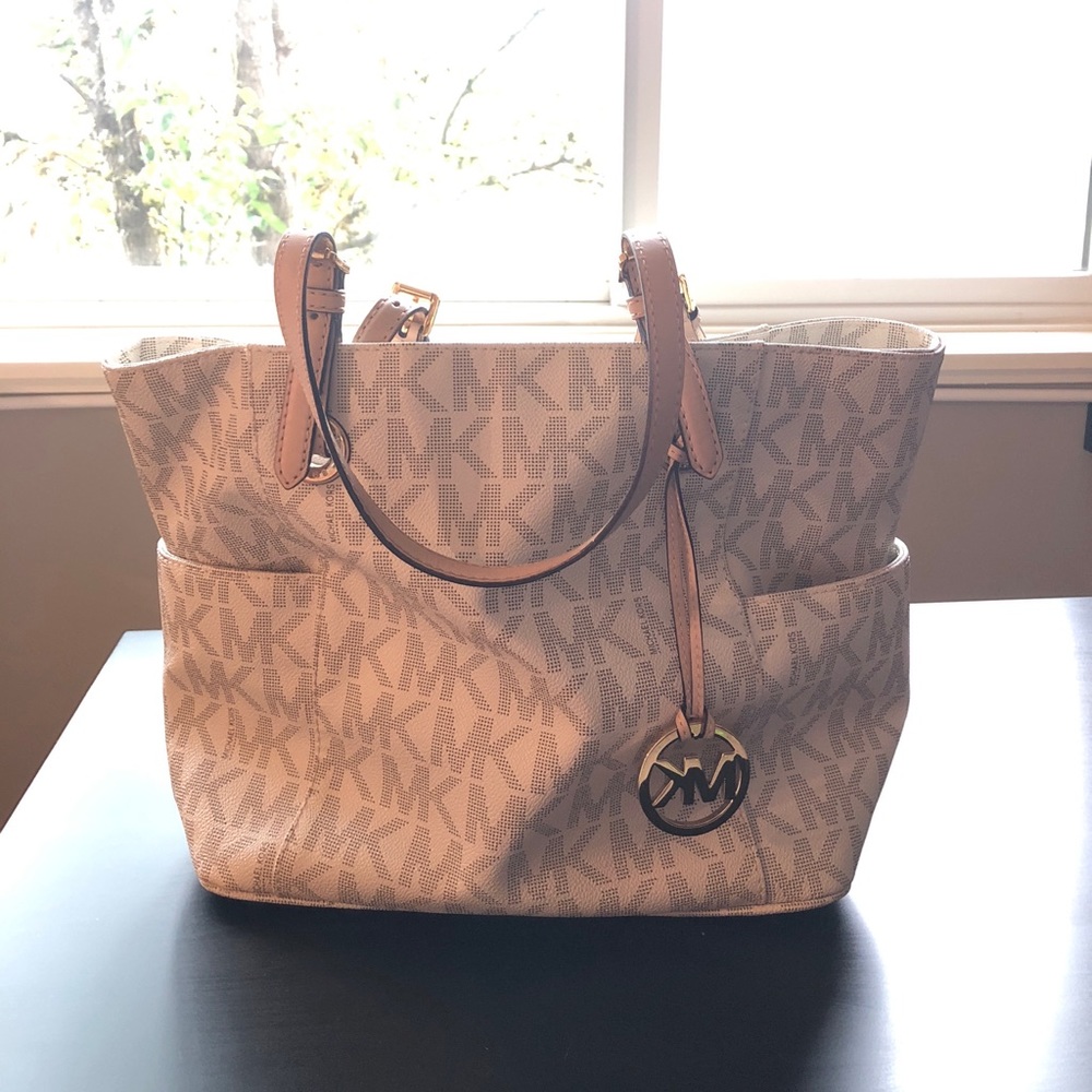 Jet set tote