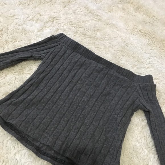 Grey Off-the-Shoulder Crop Top - Picture 3 of 4