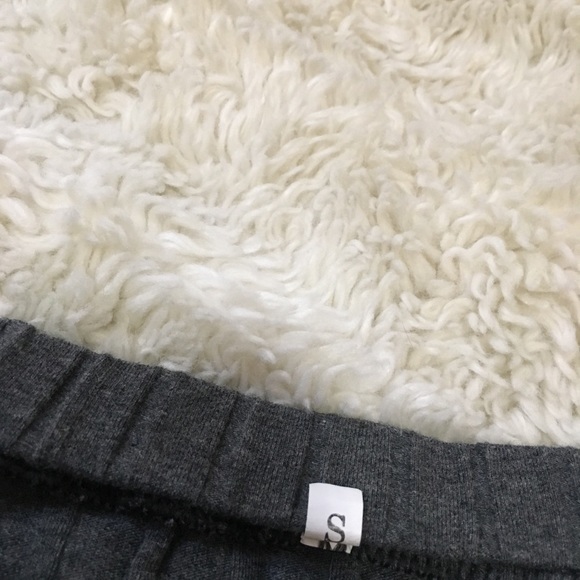 Grey Off-the-Shoulder Crop Top - Picture 4 of 4