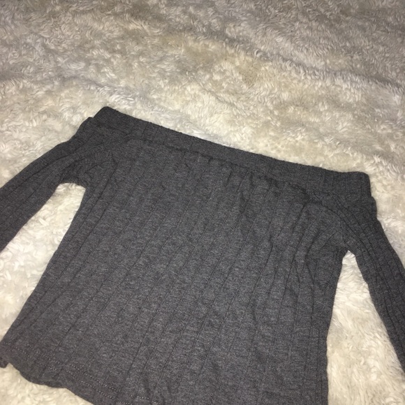 Grey Off-the-Shoulder Crop Top - Picture 2 of 4