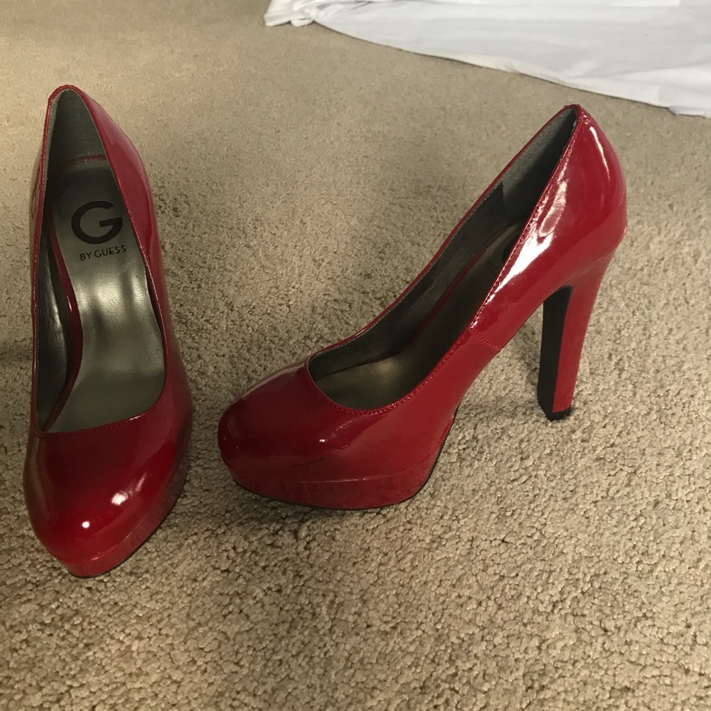 Red patent leather Guess high heels