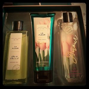 La Fleur amour bath and body works gift set