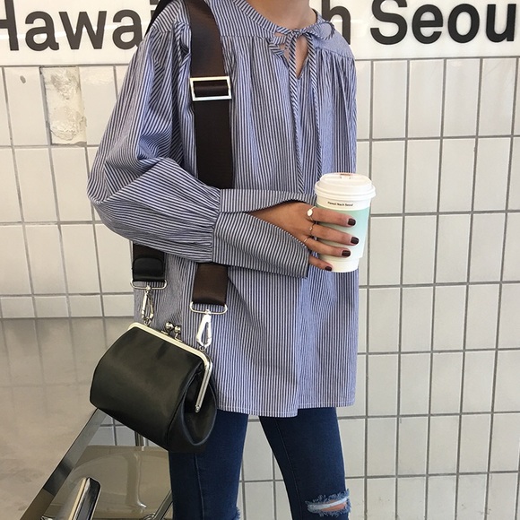 Black crossbody bag with clip - Picture 7 of 7