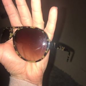 Tortoise aviator sunglasses