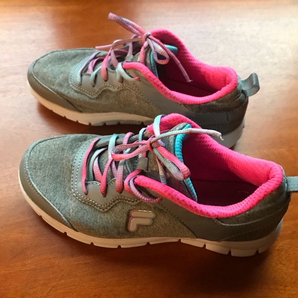 Fila’s Girls’ Tennis Shoe - Picture 3 of 8